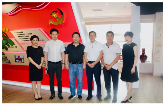 河?xùn)|區(qū)政法委、春華街領(lǐng)導(dǎo)來到永誠世佳開展對企服務(wù)活動